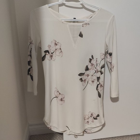 Dynamite Floral Long Sleeve - Picture 1 of 3